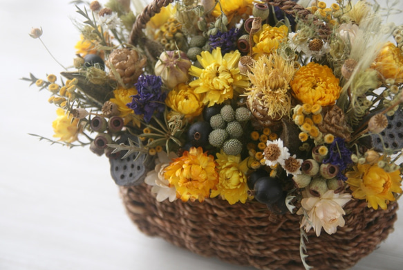 Natural yellow dryflower basket 7枚目の画像