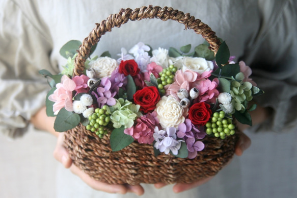 [誕生日プレゼント・結婚祝い・ご両親贈呈品] Flower basket Red rose 1枚目の画像