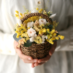 [誕生日プレゼント・結婚祝い] 　Flower basket (S) ミモザ 1枚目の画像