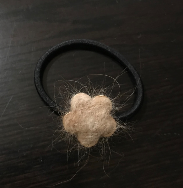 【Kororo様オーダー品】うちのコの綿毛で作るヘアアクセサリー〈星型〉 4枚目の画像