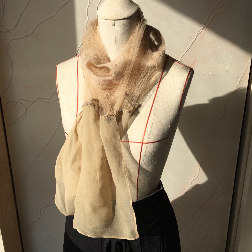 シフォンとフェルトのチュールストール（beige）（magenta）