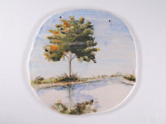 陶板画 “湖畔に映る樹木”-下絵付けによる風景画 1枚目の画像