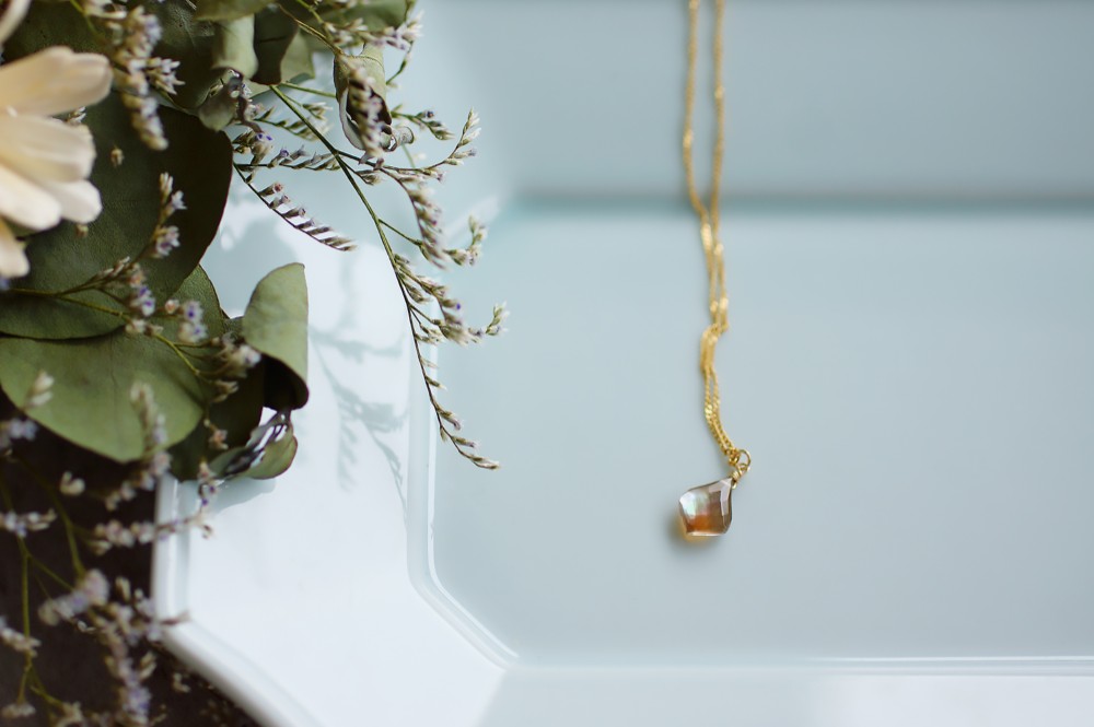 14kgf-ブラウンシェルクリスタルのネックレス