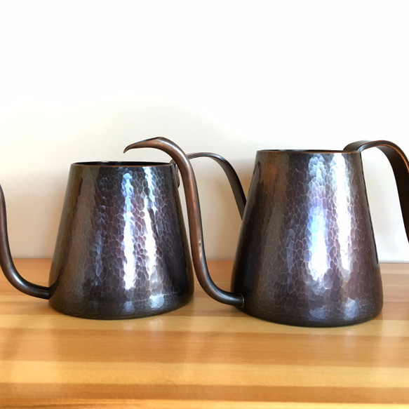 銅咖啡滴壺製作高質量的咖啡時間 第4張的照片