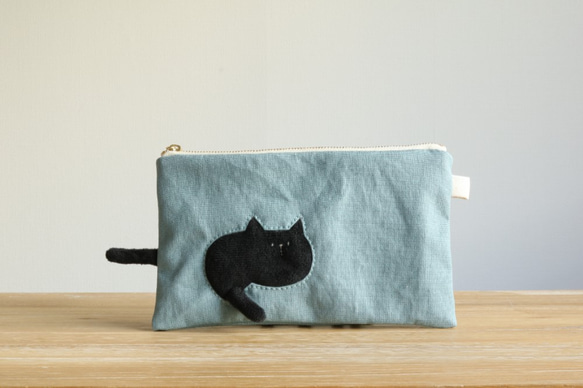 穿過袋子的定制貓咪扁平小袋（胖乎乎的黑貓藍色面具盒） 第1張的照片