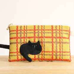 穿過袋子的定制貓咪扁平小袋（胖乎乎的黑貓老式格子口罩盒） 第1張的照片
