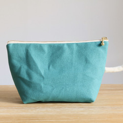 穿過袋子的定制貓袋（白貓綠松石藍色20厘米拉鍊扣7厘米） 第2張的照片