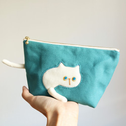 穿過袋子的定制貓袋（白貓綠松石藍色20厘米拉鍊扣7厘米） 第4張的照片