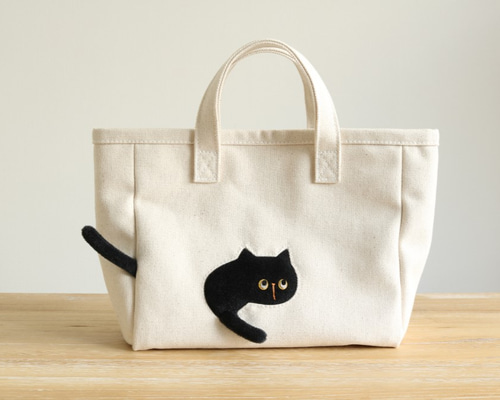 ハチワレ猫刺繍♡帆布・ブラック・ちょっと大きめシックなトートバッグ ハチワレ猫刺繍♡帆布・ブラック・ちょっと大きめシックなトート