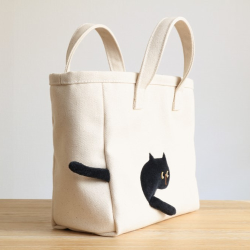 黒猫刺繍♡帆布のトートバッグ 黒ねこポケットの マチ付き帆布トートバック トートバッグ