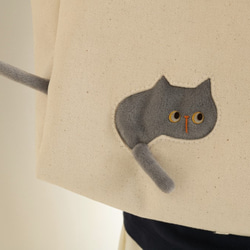 受注制作 トートバッグを通り抜けていく猫のトートバッグ (グレー猫 帆布) 6枚目の画像