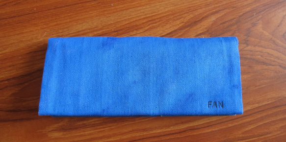 (畢業禮物預售中) 寶石藍手染長夾((可免費電燒客製英文字喔) 第2張的照片