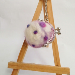 羊毛氈療癒系迷你款口金包～紫色點點泡芙口金包錀匙圈 第3張的照片