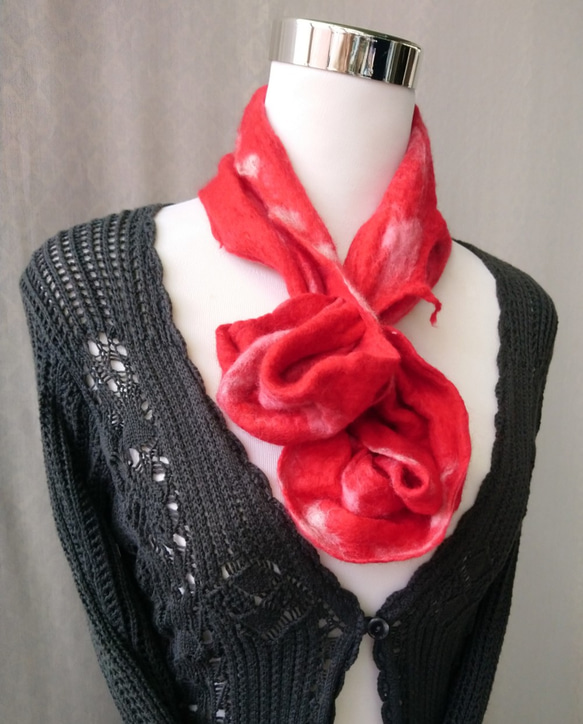 Mum羊毛氈手創作品～紅玫瑰/衣飾/頸飾/頭飾 第5張的照片