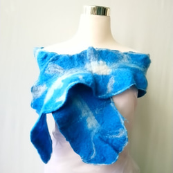 MUM-felt-默默羊毛氈手創圍巾-藍白色系海洋風不規則波浪設計款圍巾 第3張的照片
