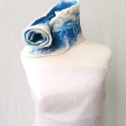MUM-felt-默默羊毛氈手創圍巾-藍白色系地中海風情不規則設計款羊毛氈圍巾 第6張的照片
