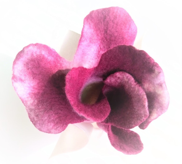 MUM-felt-默默羊毛氈手創-紫色系蘭花漸層典雅風格羊毛氈帽（歐風/個性化/不規則獨家設計款） 第2張的照片