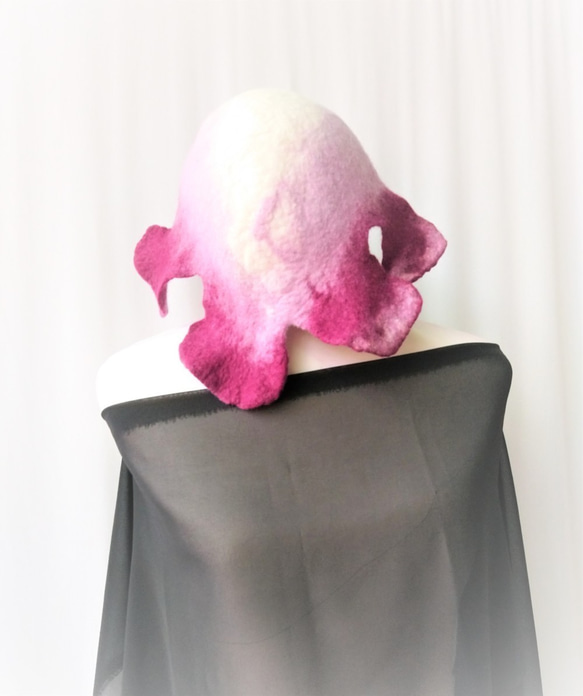 MUM-felt-默默羊毛氈手創-紫色系蘭花漸層典雅風格羊毛氈帽（歐風/個性化/不規則獨家設計款） 第5張的照片