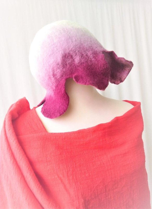 MUM-felt-默默羊毛氈手創-紫色系蘭花漸層典雅風格羊毛氈帽（歐風/個性化/不規則獨家設計款） 第6張的照片