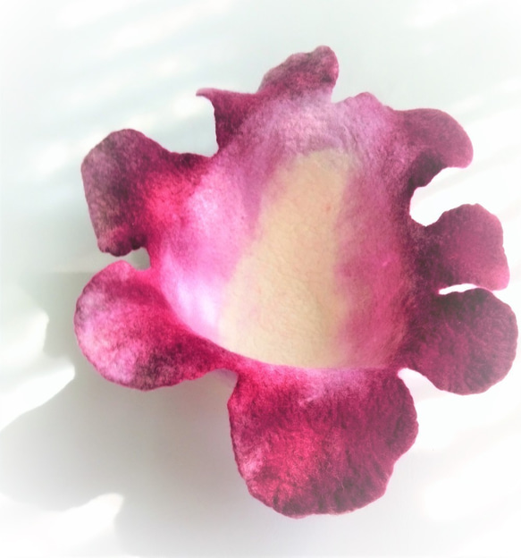 MUM-felt-默默羊毛氈手創-紫色系蘭花漸層典雅風格羊毛氈帽（歐風/個性化/不規則獨家設計款） 第8張的照片