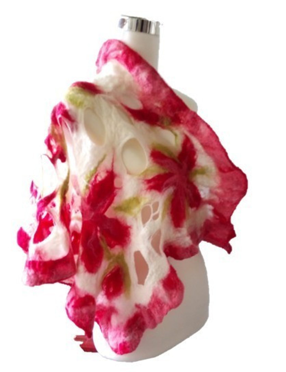 羊毛氈鏤空時尚設計手作披肩-花與葉的對話 第4張的照片