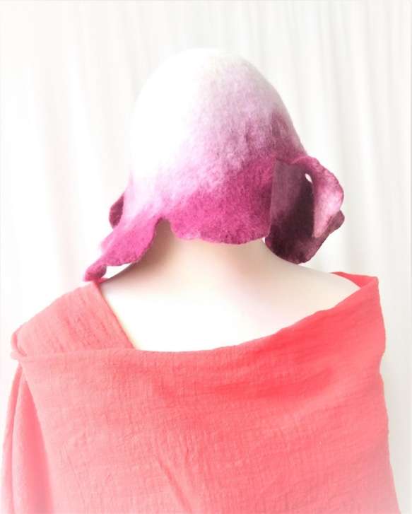 MUM默默羊毛氈手創-紫色系蘭花漸層典雅風格羊毛氈帽（歐風/個性化/不規則獨家設計款） 第4張的照片
