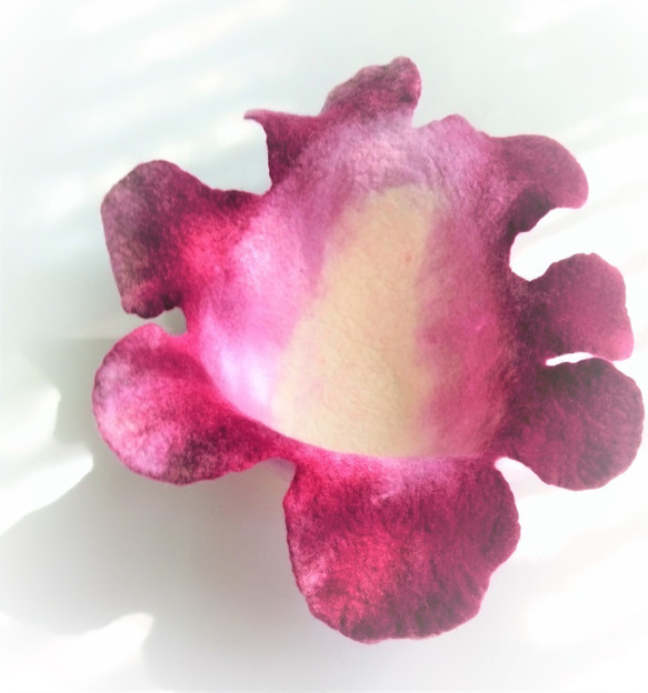 MUM默默羊毛氈手創-紫色系蘭花漸層典雅風格羊毛氈帽（歐風/個性化/不規則獨家設計款） 第8張的照片