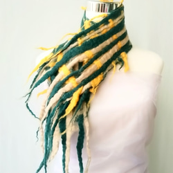 羊毛氈手創-黃花綠葉交織設計羊毛氈圍巾 第1張的照片