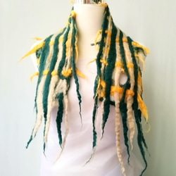 羊毛氈手創-黃花綠葉交織設計羊毛氈圍巾 第5張的照片