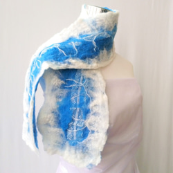 MUM-felt-默默羊毛氈手創圍巾-藍白色系地中海風情不規則設計款羊毛氈圍巾 第2張的照片