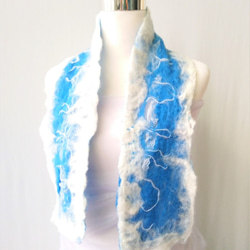MUM-felt-默默羊毛氈手創圍巾-藍白色系地中海風情不規則設計款羊毛氈圍巾 第4張的照片