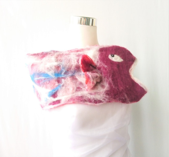 MUM-felt-默默羊毛氈手創圍巾-雙面魚設計款/童趣暖暖羊毛氈圍巾 第5張的照片