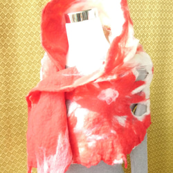 MUM默默羊毛氈～聖誕紅花花世界之羊毛氈圍巾/披肩（寬版） 第2張的照片