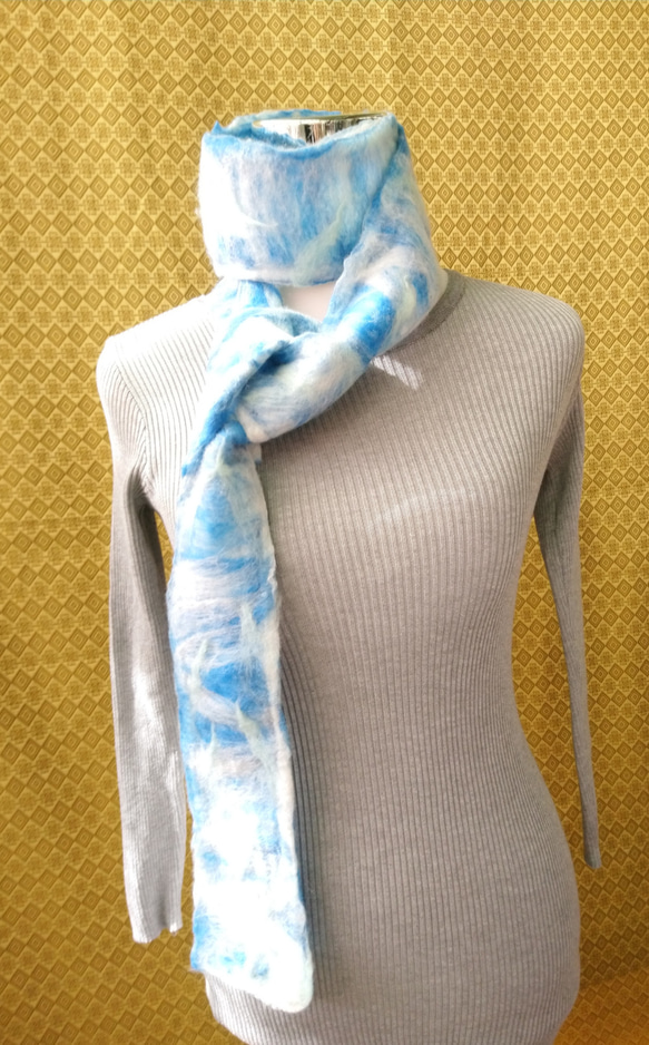 MUM默默羊毛氈手創圍巾-藍色系花花世界獨家設計款羊毛氈圍巾 第2張的照片