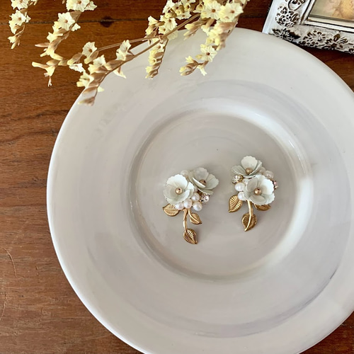 公式限定 福袋 - 公式通販オンラインショップ 再販】vintage white flower 2つ花 イヤリング／ピアス ピアス