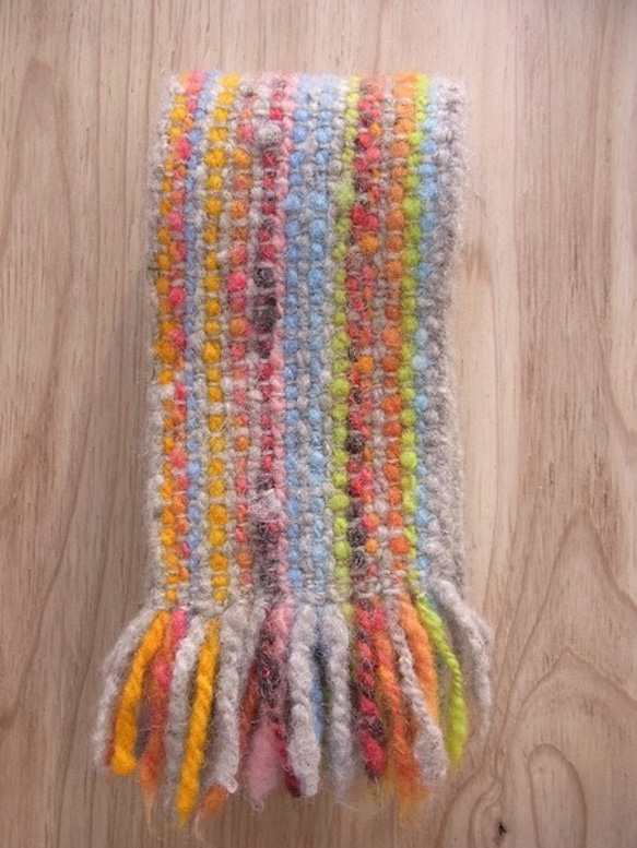手紡ぎ・手織りのミニマフラー（カラフル） 2枚目の画像