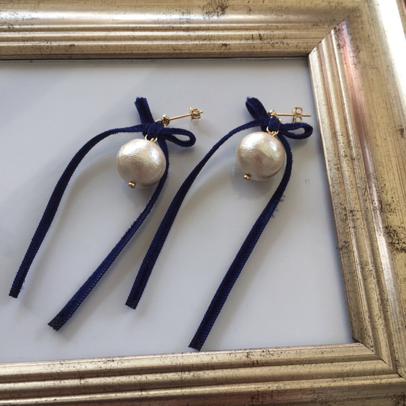 棉質珍珠和長緞帶耳環 *海軍藍* 第1張的照片