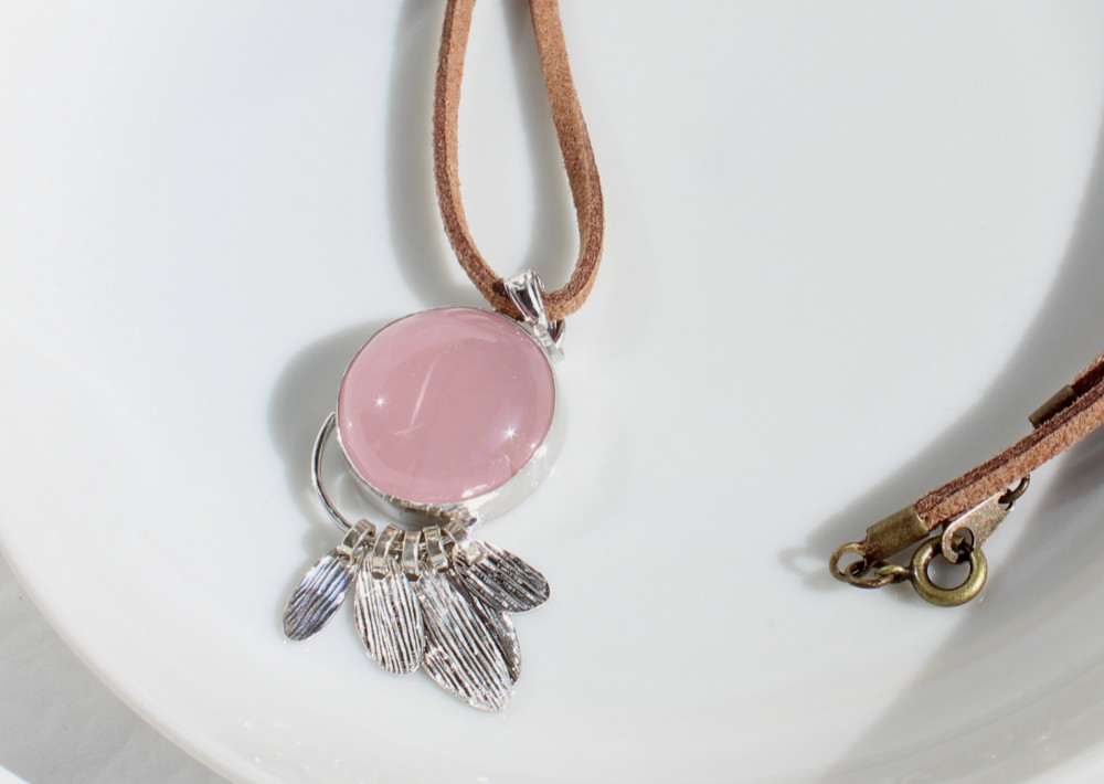 シャラランペンダント