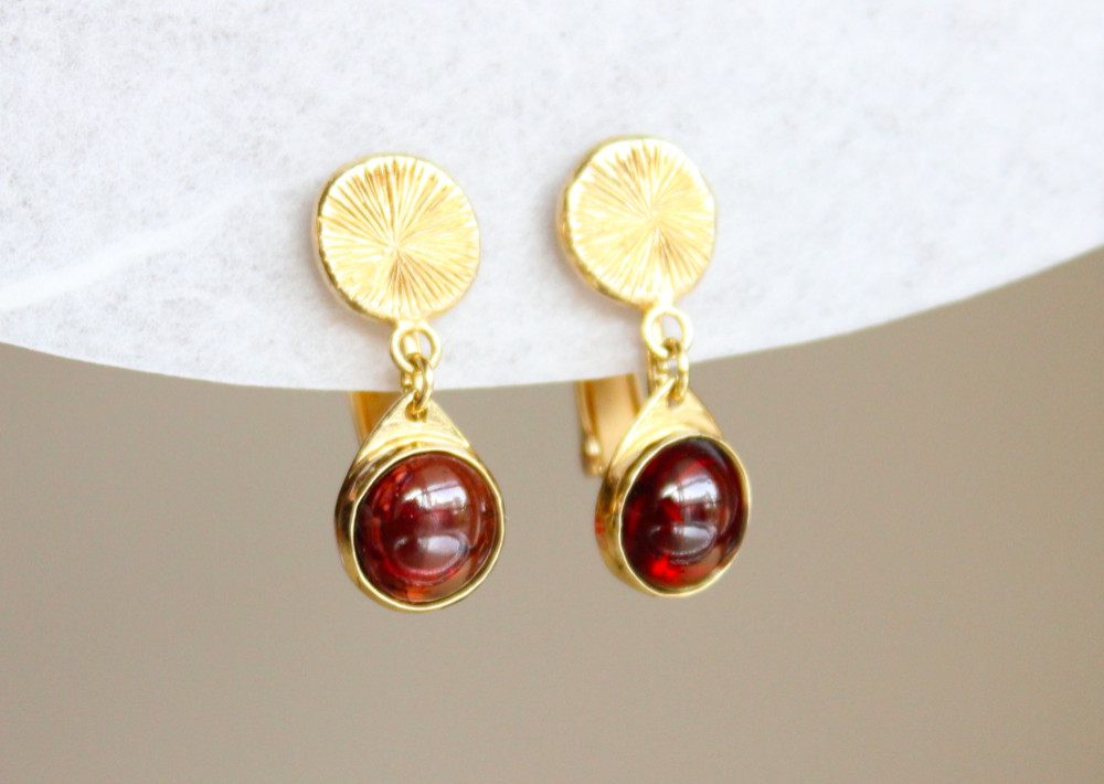 光の中でガーネット