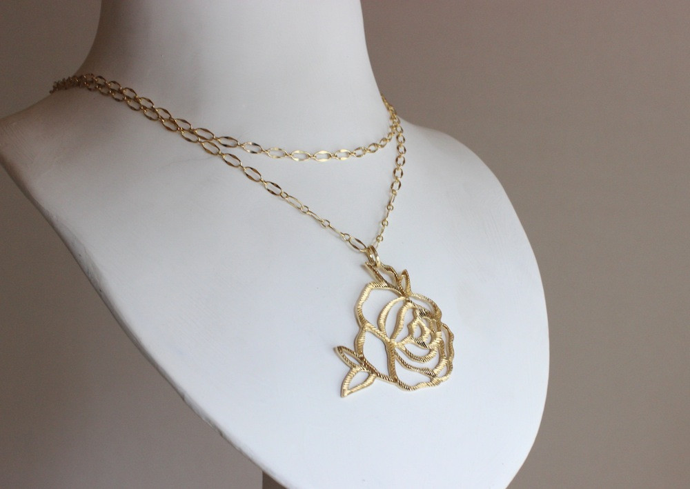 hacco-薔薇ロングネックレス