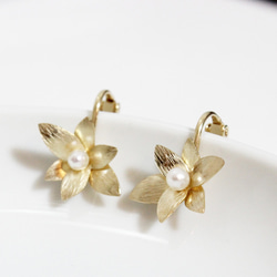 [定做]盛開的花朵珍珠耳環 第2張的照片