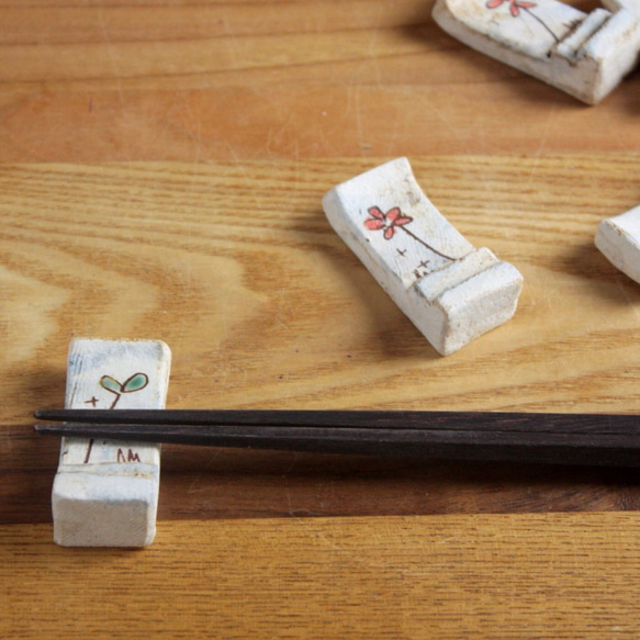 樓梯筷子休息“白色的牆”花 第5張的照片