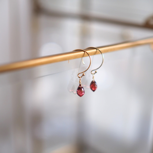 ロードライトガーネットの14kgf 天然石シャンデリアピアス