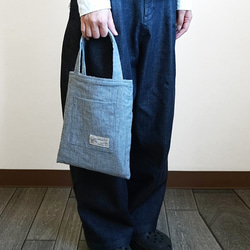 【クリックポスト対応】ボタニカル刺繍の国産ダブルガーゼ＆コットンリネンのリバーシブルバッグ 4枚目の画像