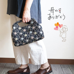 ばね口バッグ　刺繍生地　サークル　ブラック 1枚目の画像