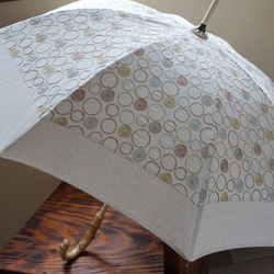 【受注製作】日傘　刺繍生地　竹製持ち手　木芯　サークル　生成り 9枚目の画像
