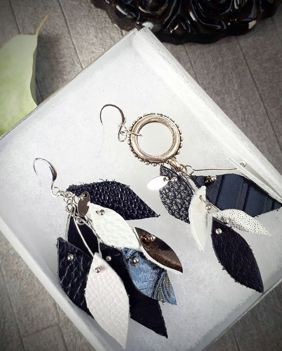 025 ブラックレザー べっ甲 クリアダイヤ ピアス イヤリング ハンドメイド 025 ブラックレザー べっ甲 クリアダイヤ ピアス イヤリング