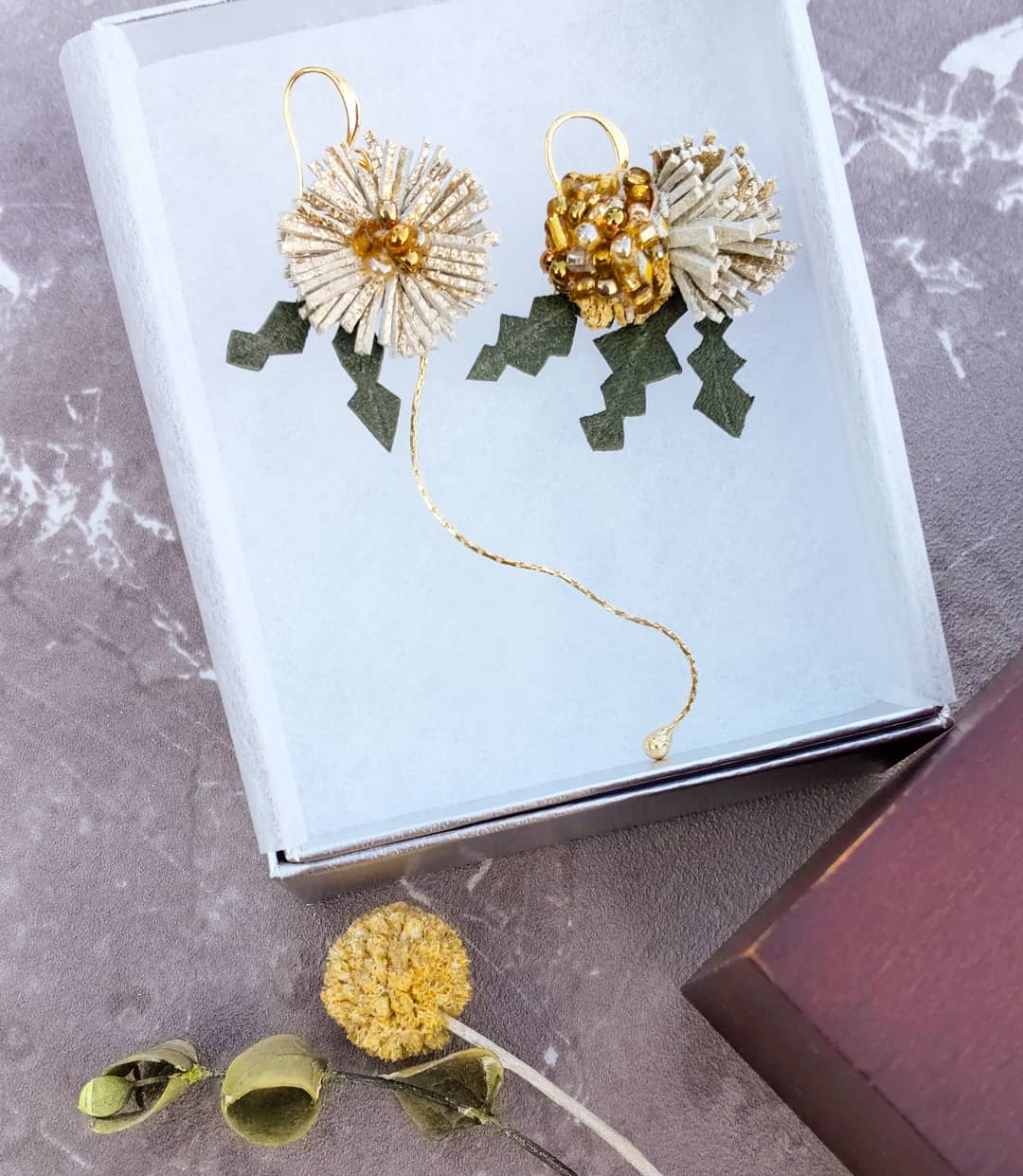 レザーピアス　レザーアクセサリー【 Dandelion  ﾀﾝﾎﾟﾎﾟ 】オーダーアクセサリー　本革　レザーイヤリング 5,313円