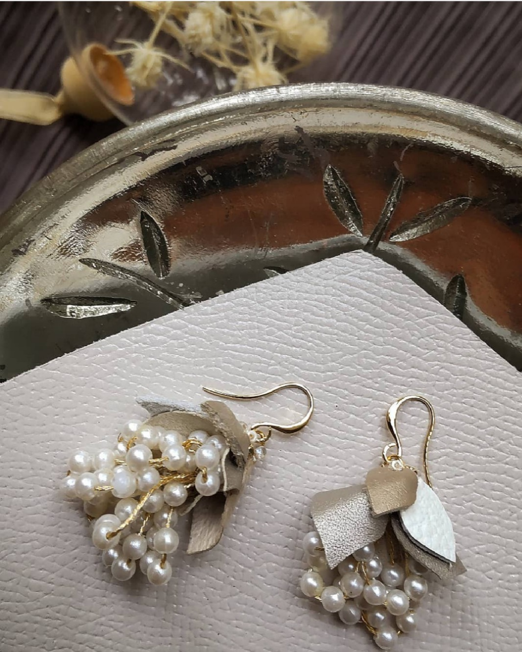 レザーピアス　レザーアクセサリー【 ブーケ 】オーダーアクセサリー　本革　リアルレザー