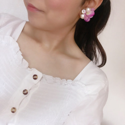 棉珍珠和繡球花珠寶耳環粉紅色 第2張的照片